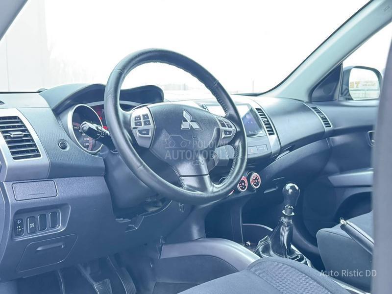 Mitsubishi Outlander 2.0 DID4x4 NAV. KAM.