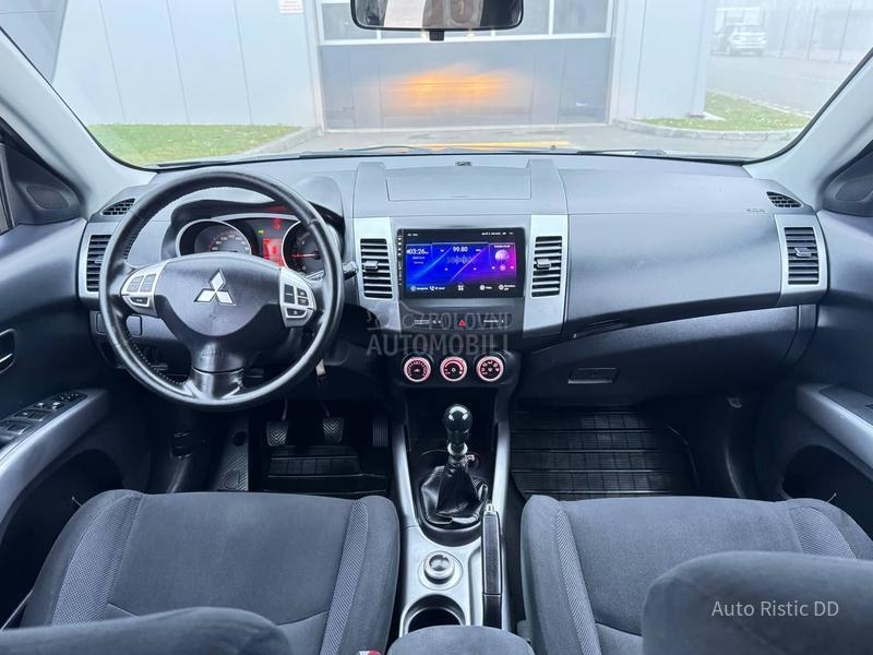 Mitsubishi Outlander 2.0 DID4x4 NAV. KAM.