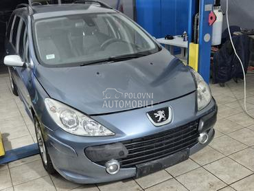 prednji branik za Peugeot 307 od 2000. do 2009. god.