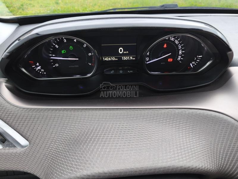 Peugeot 2008 1.2 ALLURE/PANO