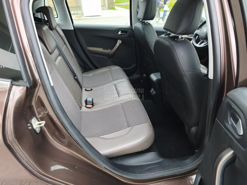 Peugeot 2008 1.2 ALLURE/PANO