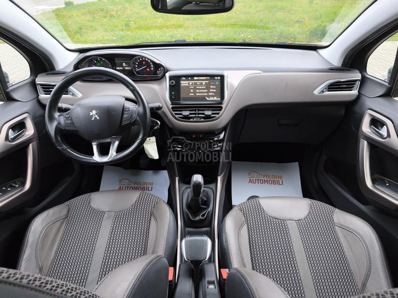 Peugeot 2008 1.2 ALLURE/PANO