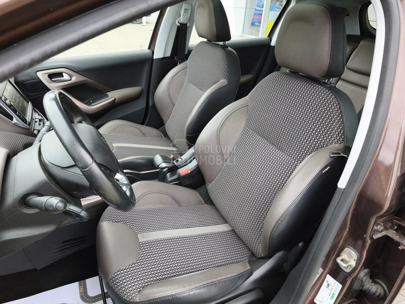 Peugeot 2008 1.2 ALLURE/PANO