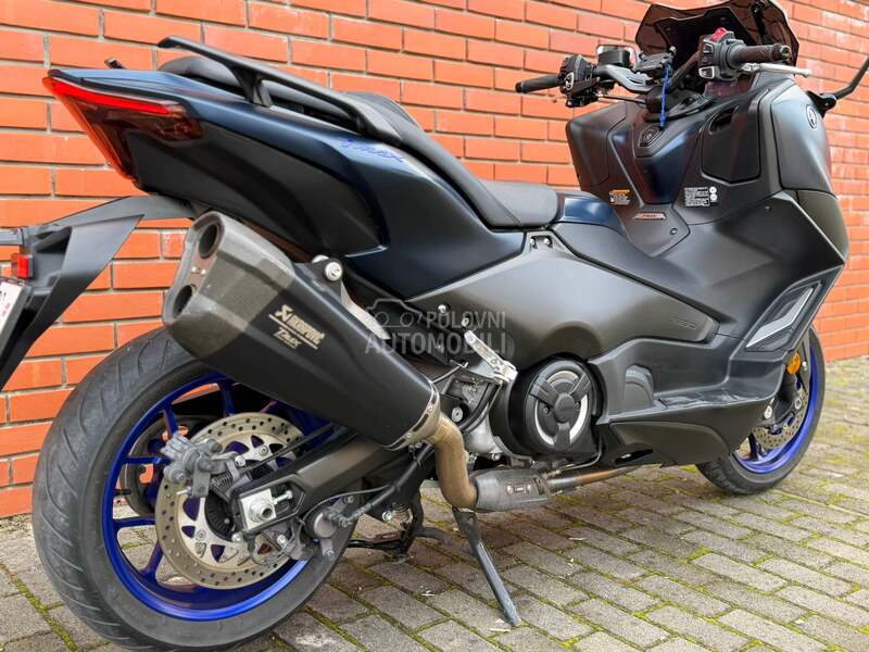 Yamaha Tmax Malossi Akrapovic