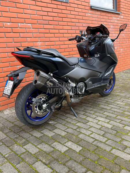 Yamaha Tmax Malossi Akrapovic