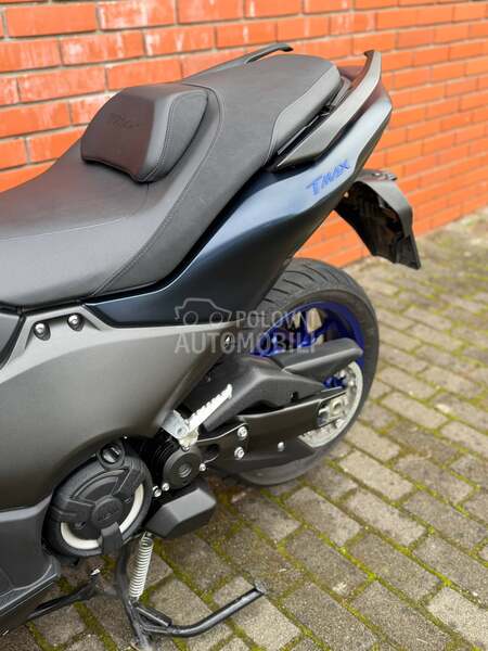 Yamaha Tmax Malossi Akrapovic