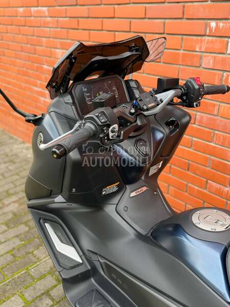 Yamaha Tmax Malossi Akrapovic