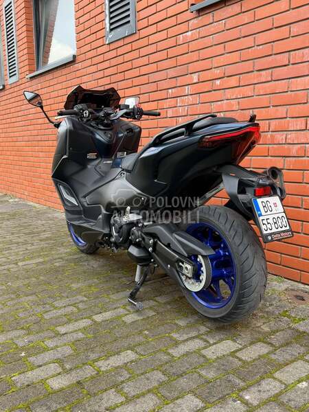 Yamaha Tmax Malossi Akrapovic