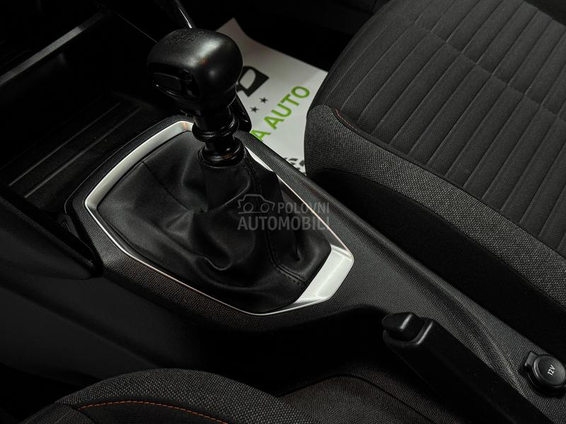 Peugeot 2008 1.2b/AKC1JSKA C3NA