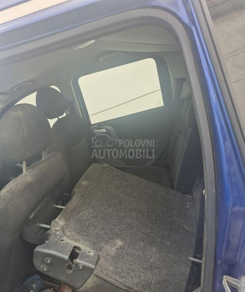 Zadnji deo,enterijer ispravani