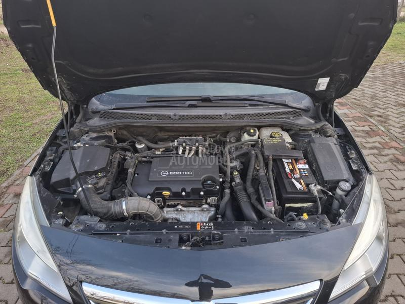 Opel Astra J 1.4 TNG, COSMO