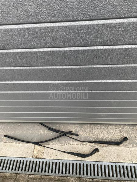 Nosac metlice brisaca