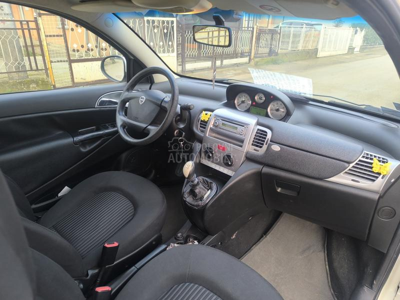 Lancia Ypsilon 1,2 tng