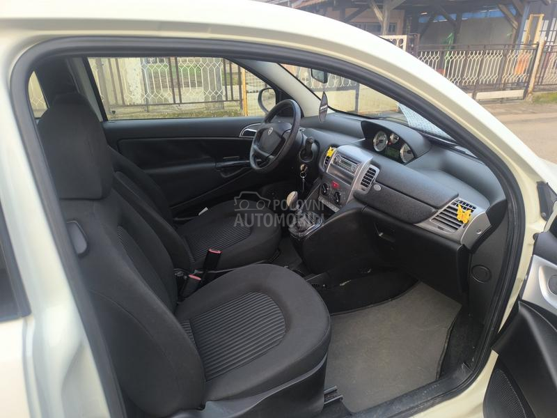 Lancia Ypsilon 1,2 tng