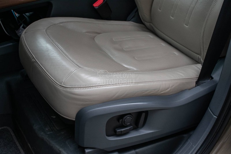 Land Rover Defender HSE 30D 300 Hybrid