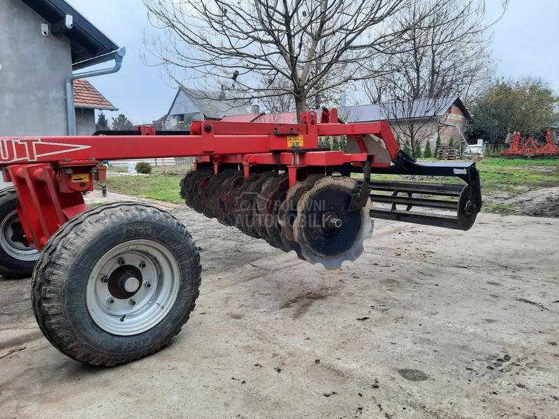 Adut adut 32 listova