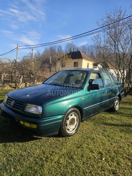 Volkswagen Vento 1.8 GLX