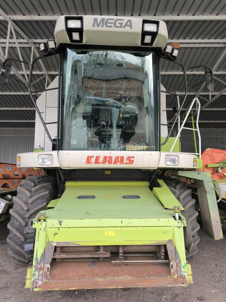 Claas Mega 370