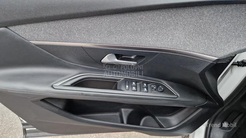 Peugeot 3008 1.2 Allure Avtomat