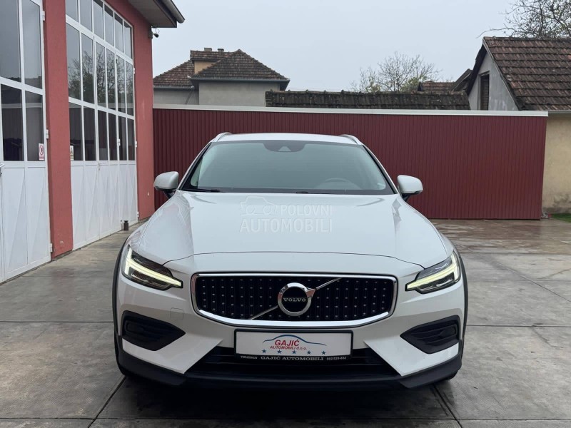 Volvo V60 Cross Country 2.0 D4 AWD