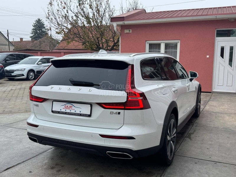 Volvo V60 Cross Country 2.0 D4 AWD