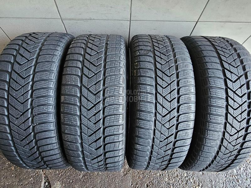 Pirelli 235/35 R19 Zimska