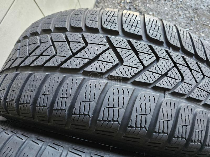 Pirelli 235/35 R19 Zimska