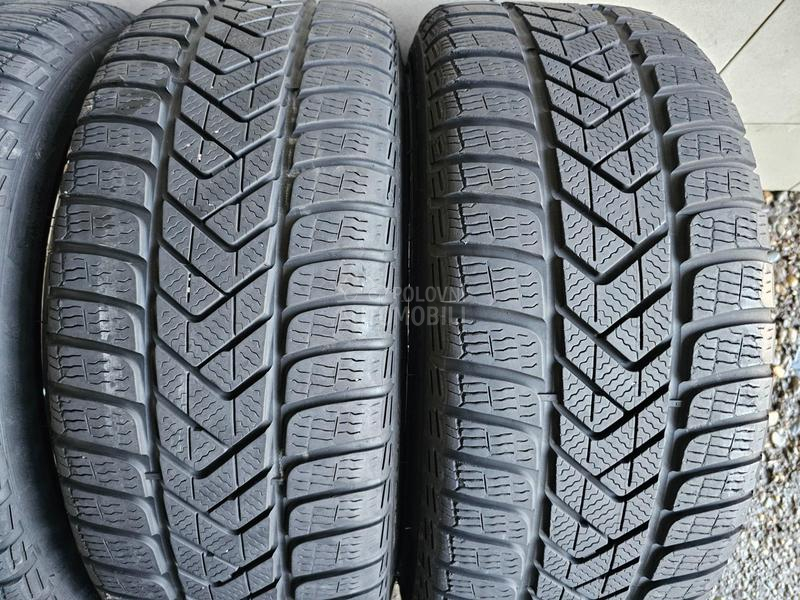 Pirelli 235/35 R19 Zimska