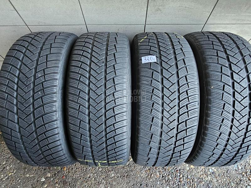 Vredestein 245/50 R18 Zimska
