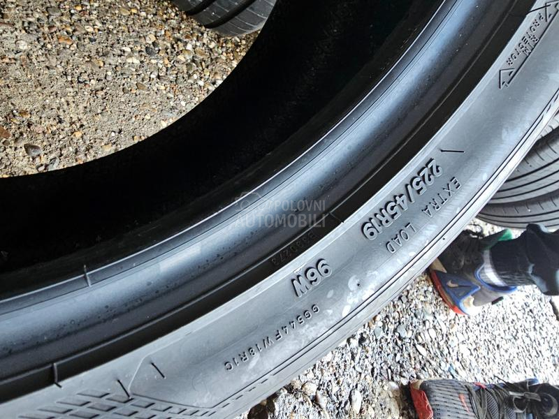 Goodyear 225/45 R19 Letnja