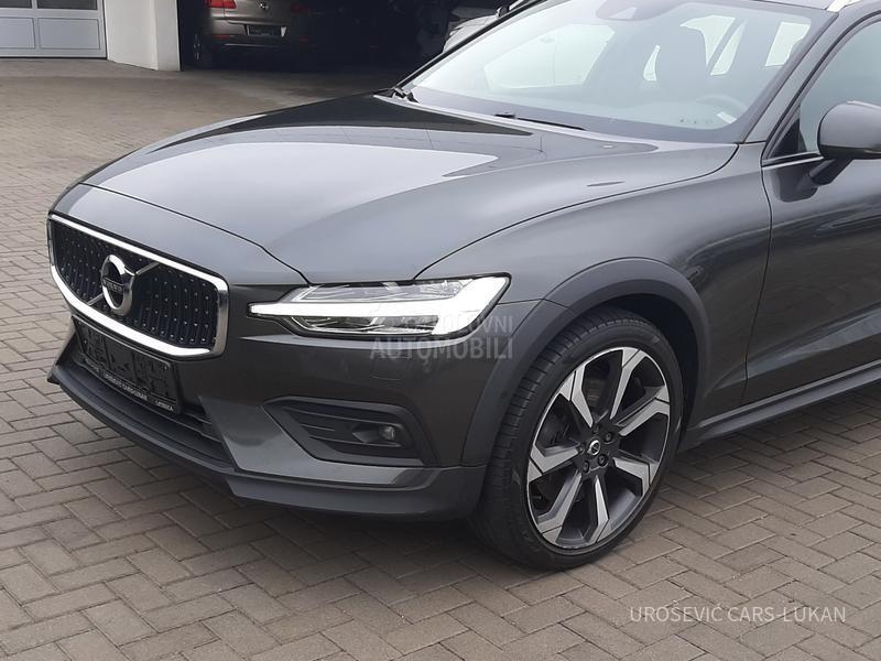 Volvo V60 Cross Country D4 AWD 190HP CH