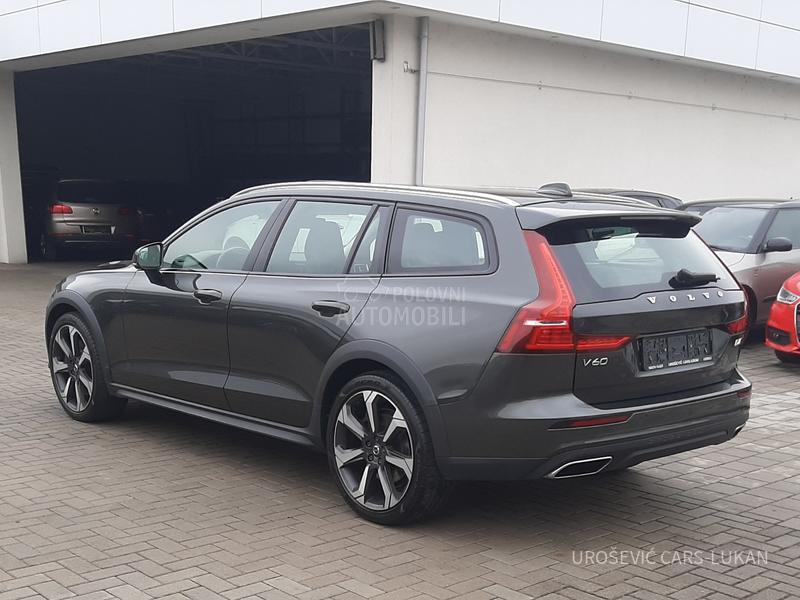 Volvo V60 Cross Country D4 AWD 190HP CH