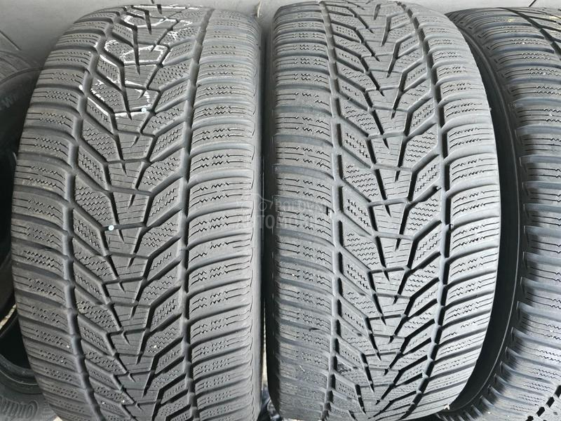 Hankook 245/45 R18 Zimska