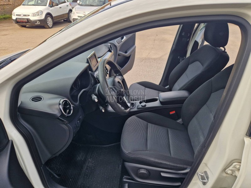 Mercedes Benz B 180 EXECUTIVE