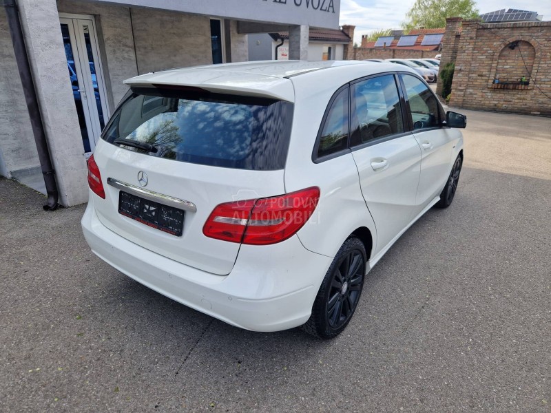 Mercedes Benz B 180 EXECUTIVE