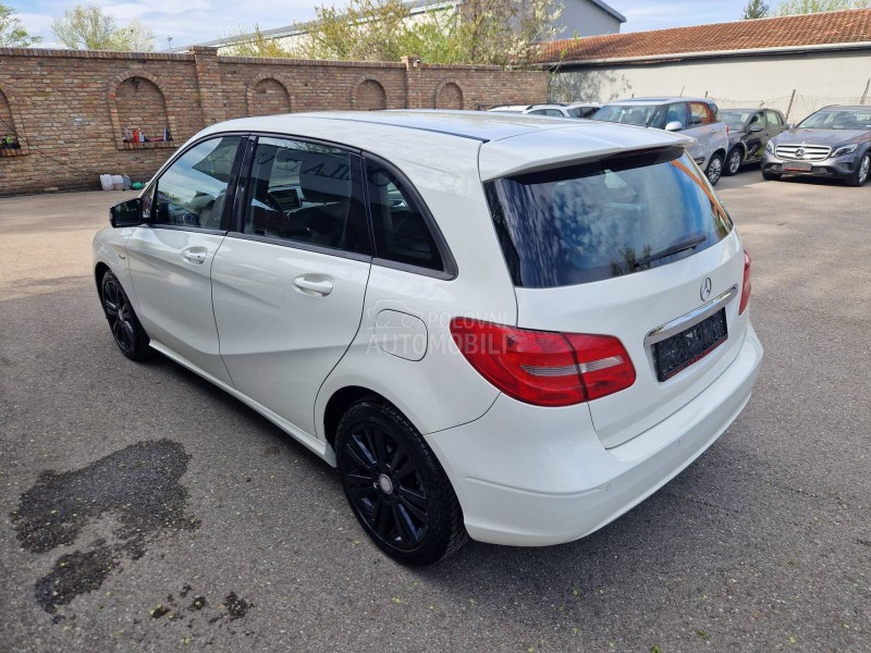 Mercedes Benz B 180 EXECUTIVE
