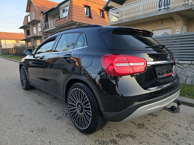 Mercedes Benz GLA 180 Edition Ambition