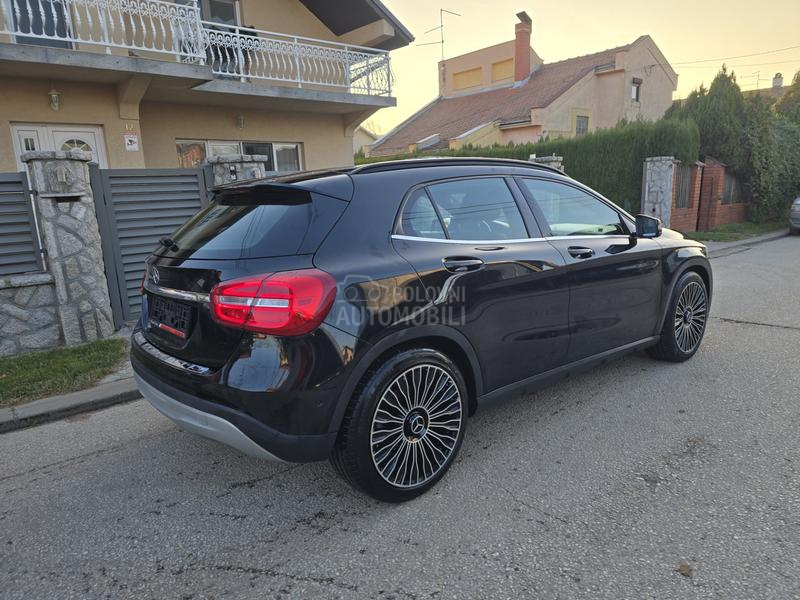 Mercedes Benz GLA 180 Edition Ambition