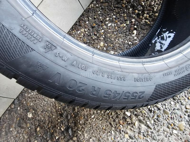 Continental 255/45 R20 Zimska