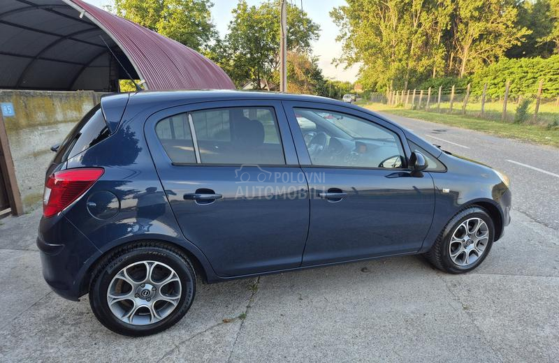 Opel Corsa D 1.2i  C.N.G.