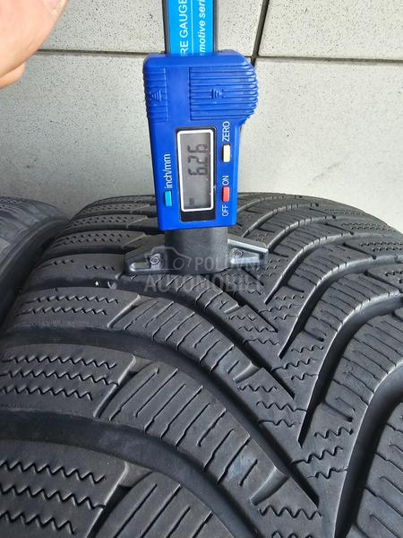 Hankook 225/45 R17 Zimska