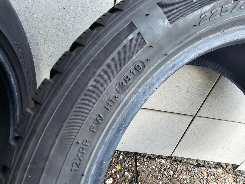 Hankook 225/45 R17 Zimska