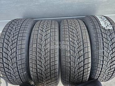 Goodyear 215/60 R17 Zimska