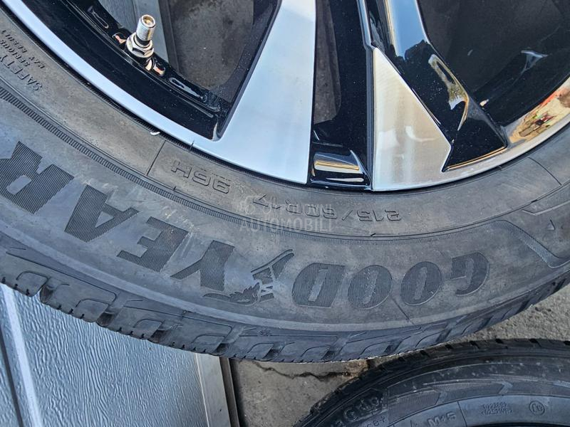 Goodyear 215/60 R17 Zimska