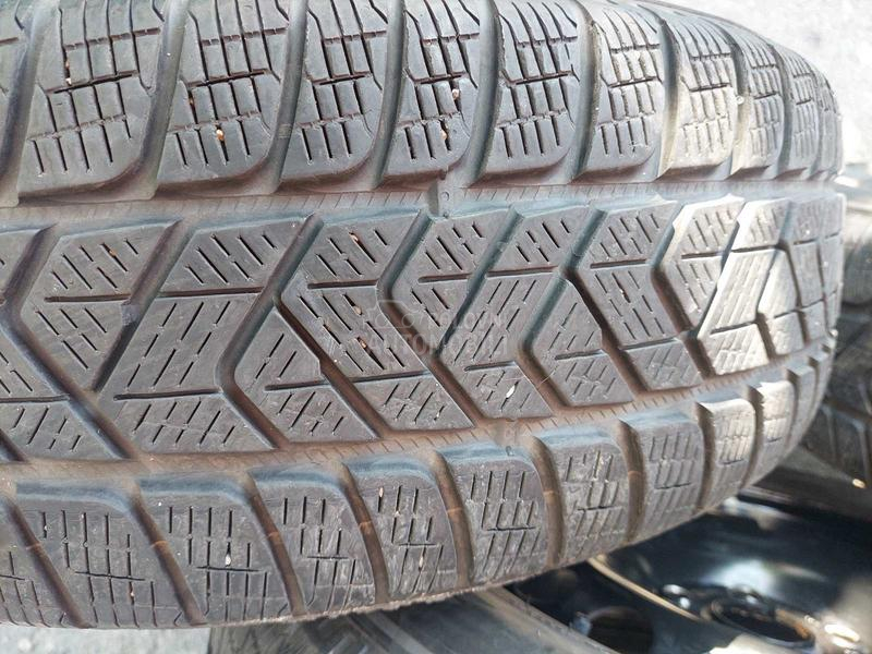 Pirelli 215/65 R17 Zimska