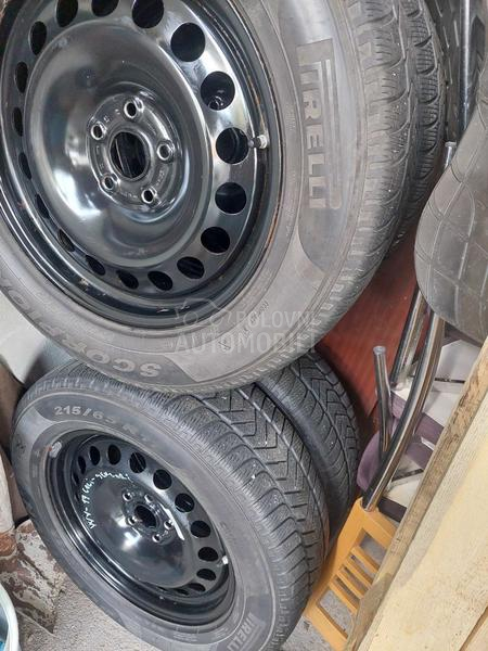 Pirelli 215/65 R17 Zimska