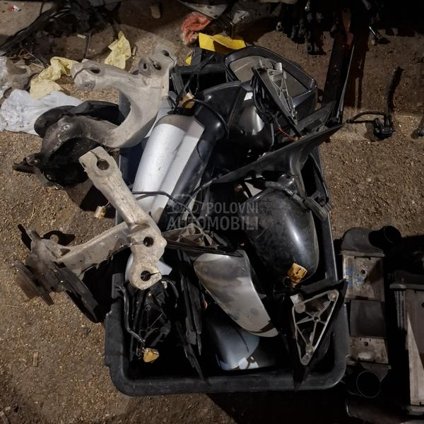 kompletan auto u delovima