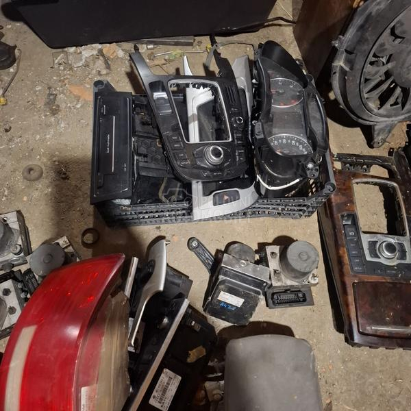 kompletan auto u delovima