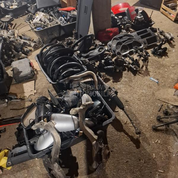 kompletan auto u delovima