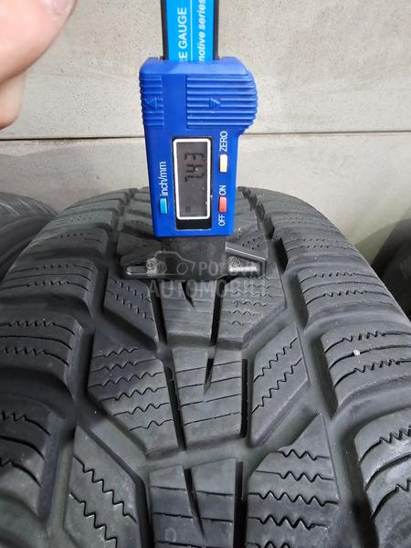 Hankook 215/60 R17 Zimska